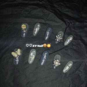 Embellished Dark Gray Nail Set